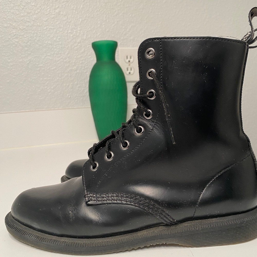 Dr. Martens Elsham Smooth Black 1460s (size 9)